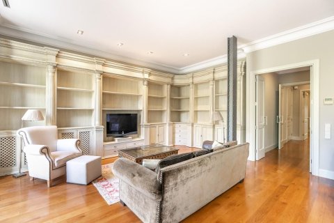 Apartamento de 4 dormitorios en venta en Barcelona, Cataluña, Spain № 1526 - foto 18