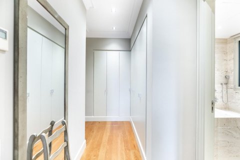 Apartamento de 4 dormitorios en venta en Barcelona, Cataluña, Spain № 1526 - foto 19