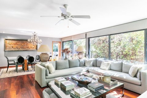 Сasa de 5 dormitorios en venta en Barcelona, Cataluña, Spain № 1528 - foto 7