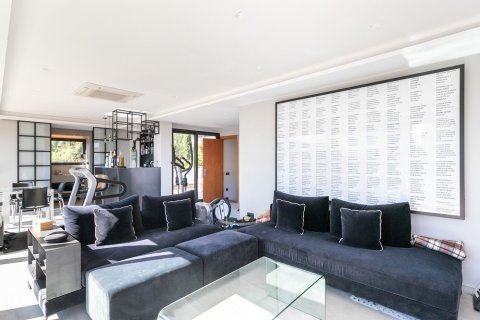 Сasa de 5 dormitorios en venta en Barcelona, Cataluña, Spain № 1528 - foto 22