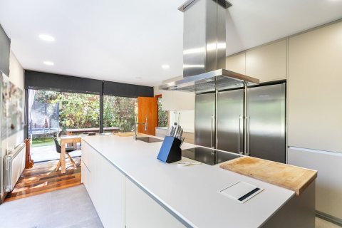 Сasa de 5 dormitorios en venta en Barcelona, Cataluña, Spain № 1528 - foto 12