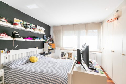 Сasa de 5 dormitorios en venta en Barcelona, Cataluña, Spain № 1528 - foto 18