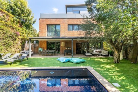 Сasa de 5 dormitorios en venta en Barcelona, Cataluña, Spain № 1528 - foto 3