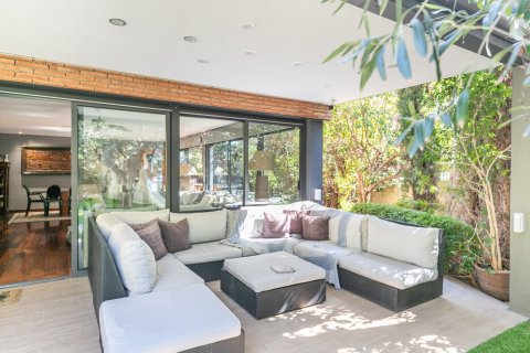 Сasa de 5 dormitorios en venta en Barcelona, Cataluña, Spain № 1528 - foto 4