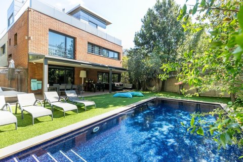 Сasa de 5 dormitorios en venta en Barcelona, Cataluña, Spain № 1528