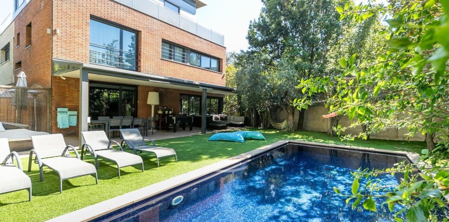 Сasa de 5 dormitorios en venta en Barcelona, Cataluña, Spain № 1528