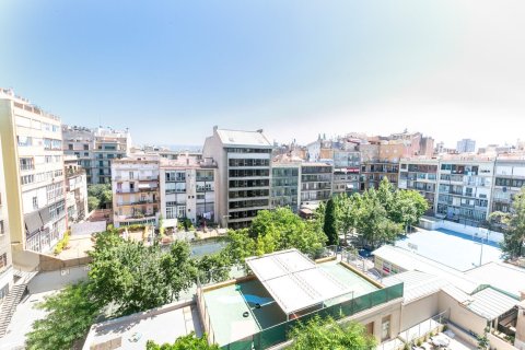 Apartamento de 4 dormitorios en venta en Barcelona, Cataluña, Spain № 1522 - foto 22