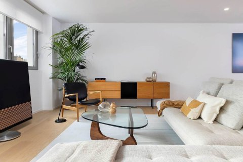 Apartamento de 4 dormitorios en venta en Barcelona, Cataluña, Spain № 1522