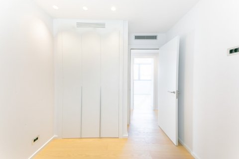 Apartamento de 4 dormitorios en venta en Barcelona, Cataluña, Spain № 1522 - foto 16