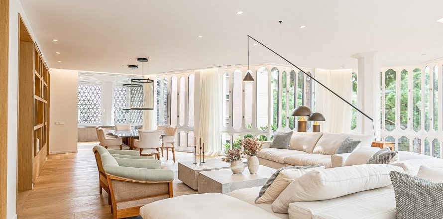 5 bedrooms apartment for sale in Barcelona, Catalonia, Spain № 1523