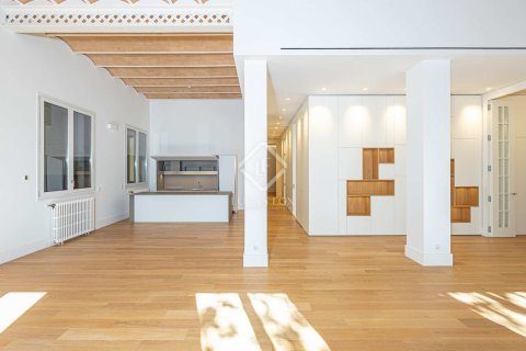 2 bedrooms apartment for sale in Barcelona, Catalonia, Spain № 4433 - photo 30