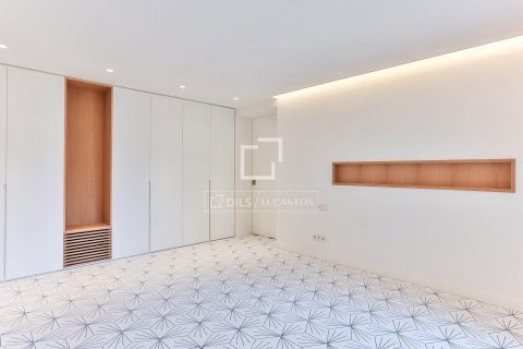 2 bedrooms apartment for sale in Barcelona, Catalonia, Spain № 4433 - photo 9