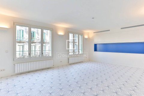 2 bedrooms apartment for sale in Barcelona, Catalonia, Spain № 4433 - photo 6