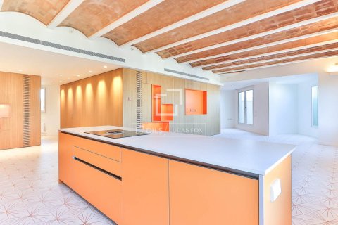 Apartamento de 3 dormitorios en venta en Barcelona, Cataluña, Spain № 4434