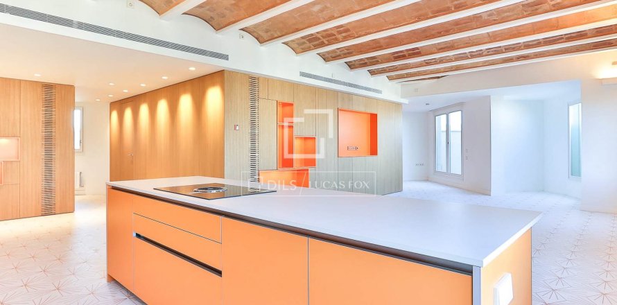Apartamento de 3 dormitorios en venta en Barcelona, Cataluña, Spain № 4434
