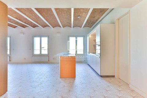 Apartamento de 3 dormitorios en venta en Barcelona, Cataluña, Spain № 4434 - foto 2