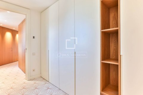 Apartamento de 3 dormitorios en venta en Barcelona, Cataluña, Spain № 4434 - foto 13