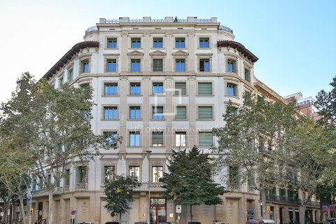 Apartamento de 3 dormitorios en venta en Barcelona, Cataluña, Spain № 4434 - foto 30