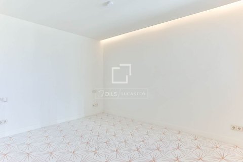 Apartamento de 3 dormitorios en venta en Barcelona, Cataluña, Spain № 4434 - foto 11