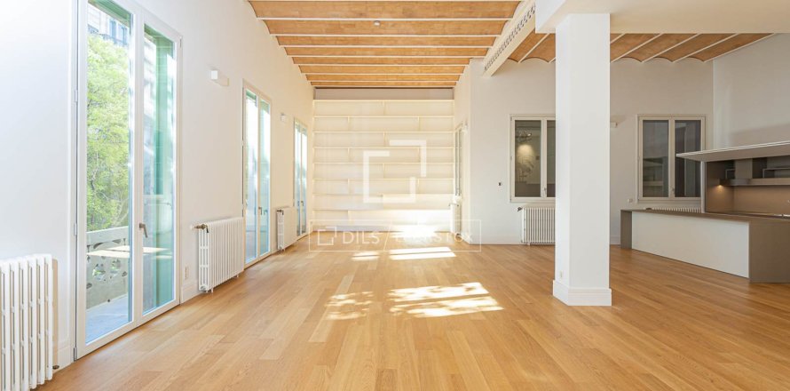 3 bedrooms apartment for sale in Barcelona, Catalonia, Spain № 4435