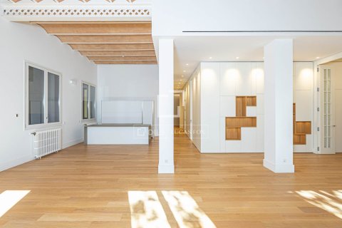 3 bedrooms apartment for sale in Barcelona, Catalonia, Spain № 4435 - photo 3