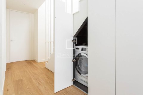 Ático de 2 dormitorios en venta en Barcelona, Cataluña, Spain № 4438 - foto 13