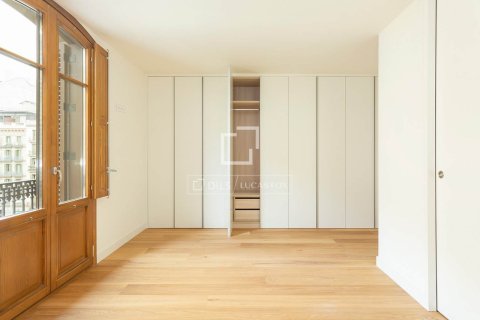 Ático de 2 dormitorios en venta en Barcelona, Cataluña, Spain № 4438 - foto 16