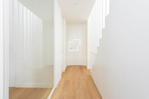 Ático de 2 dormitorios en venta en Barcelona, Cataluña, Spain № 4438 - foto 15