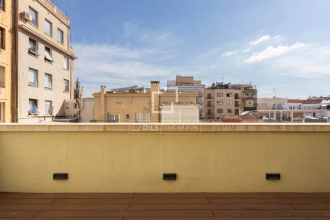 Ático de 2 dormitorios en venta en Barcelona, Cataluña, Spain № 4438 - foto 3