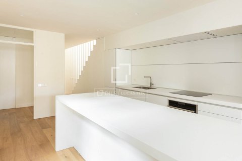 Ático de 2 dormitorios en venta en Barcelona, Cataluña, Spain № 4438 - foto 10