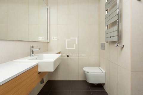 Ático de 2 dormitorios en venta en Barcelona, Cataluña, Spain № 4438 - foto 21
