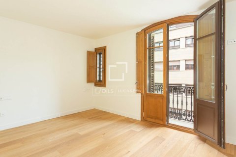 Ático de 2 dormitorios en venta en Barcelona, Cataluña, Spain № 4438 - foto 17