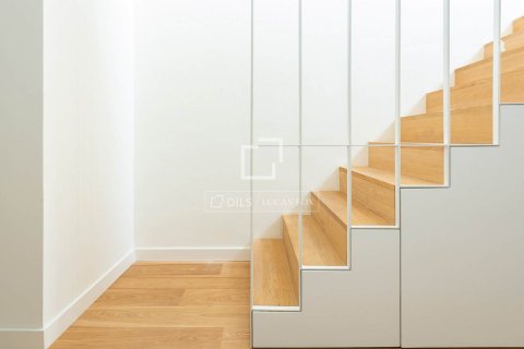 Ático de 2 dormitorios en venta en Barcelona, Cataluña, Spain № 4438 - foto 24