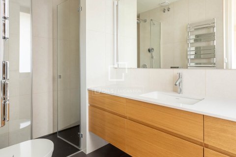 Ático de 2 dormitorios en venta en Barcelona, Cataluña, Spain № 4438 - foto 29