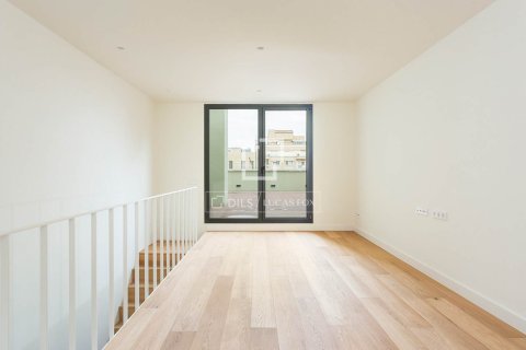 Ático de 2 dormitorios en venta en Barcelona, Cataluña, Spain № 4438 - foto 30