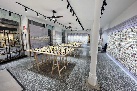 Propiedad comercial de 130 m² en venta en Barcelona, Cataluña, Spain № 6182