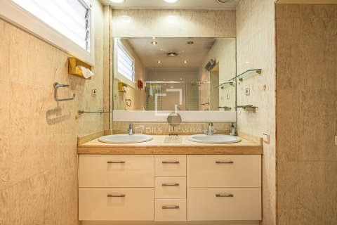 4 bedrooms apartment for rent in Barcelona, Catalonia, Spain № 7238 - photo 11