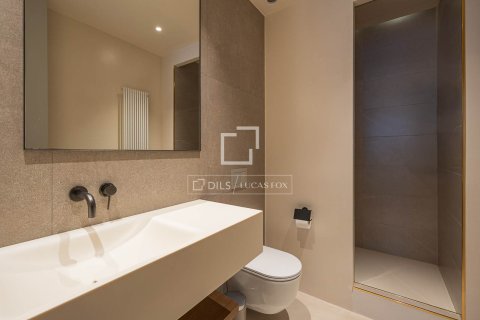 3 bedrooms apartment for rent in Barcelona, Catalonia, Spain № 7243 - photo 28