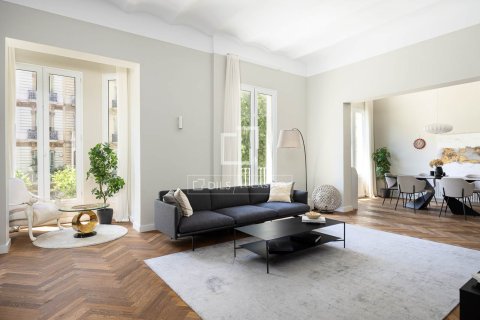 Apartamento de 3 dormitorios en alquiler en Barcelona, Cataluña, Spain № 7243