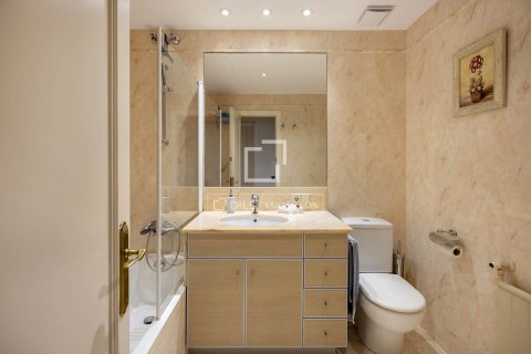 Снять в аренду квартиру в Барселона, Испания с 4 спальни, 201м², № 7241 - фото 7