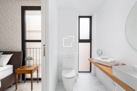 Apartamento de 2 dormitorios en venta en Barcelona, Cataluña, Spain № 8524 - foto 23