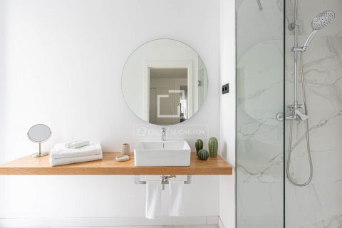 2 bedrooms apartment for sale in Barcelona, Catalonia, Spain № 8581 - photo 19