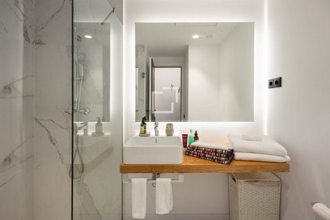 Apartamento de 2 dormitorios en venta en Barcelona, Cataluña, Spain № 8551 - foto 17