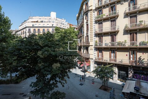 Apartamento de 2 dormitorios en venta en Barcelona, Cataluña, Spain № 8551 - foto 2
