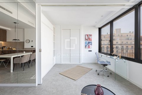 Apartamento de 2 dormitorios en venta en Barcelona, Cataluña, Spain № 8531 - foto 18