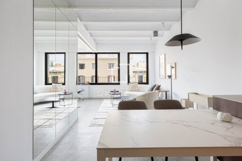 Apartamento de 2 dormitorios en venta en Barcelona, Cataluña, Spain № 8531 - foto 3