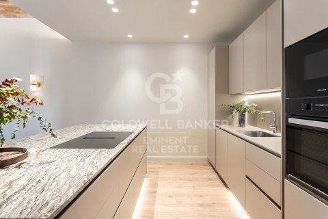 Apartamento de 4 dormitorios en venta en Barcelona, Cataluña, Spain № 7984 - foto 19