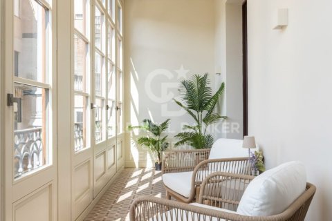 Apartamento de 4 dormitorios en venta en Barcelona, Cataluña, Spain № 7984 - foto 5