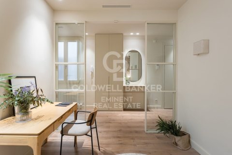 Apartamento de 4 dormitorios en venta en Barcelona, Cataluña, Spain № 7984 - foto 14