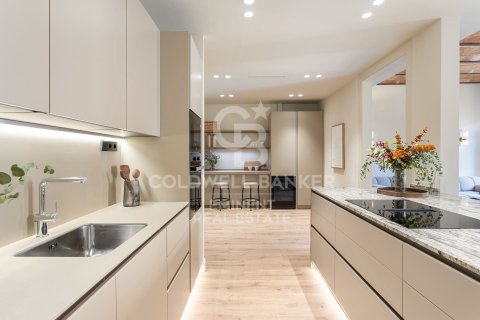Apartamento de 4 dormitorios en venta en Barcelona, Cataluña, Spain № 7984 - foto 17